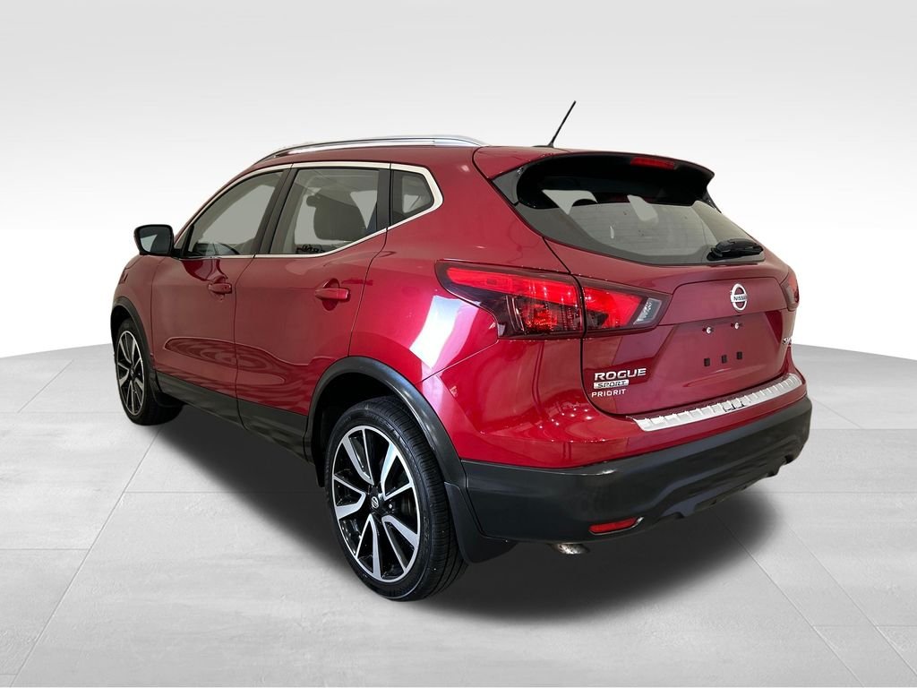 Used 2018 Red Nissan SL image 3