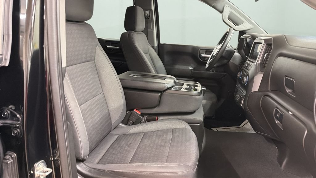 Used 2022 Black Chevrolet Custom image 9