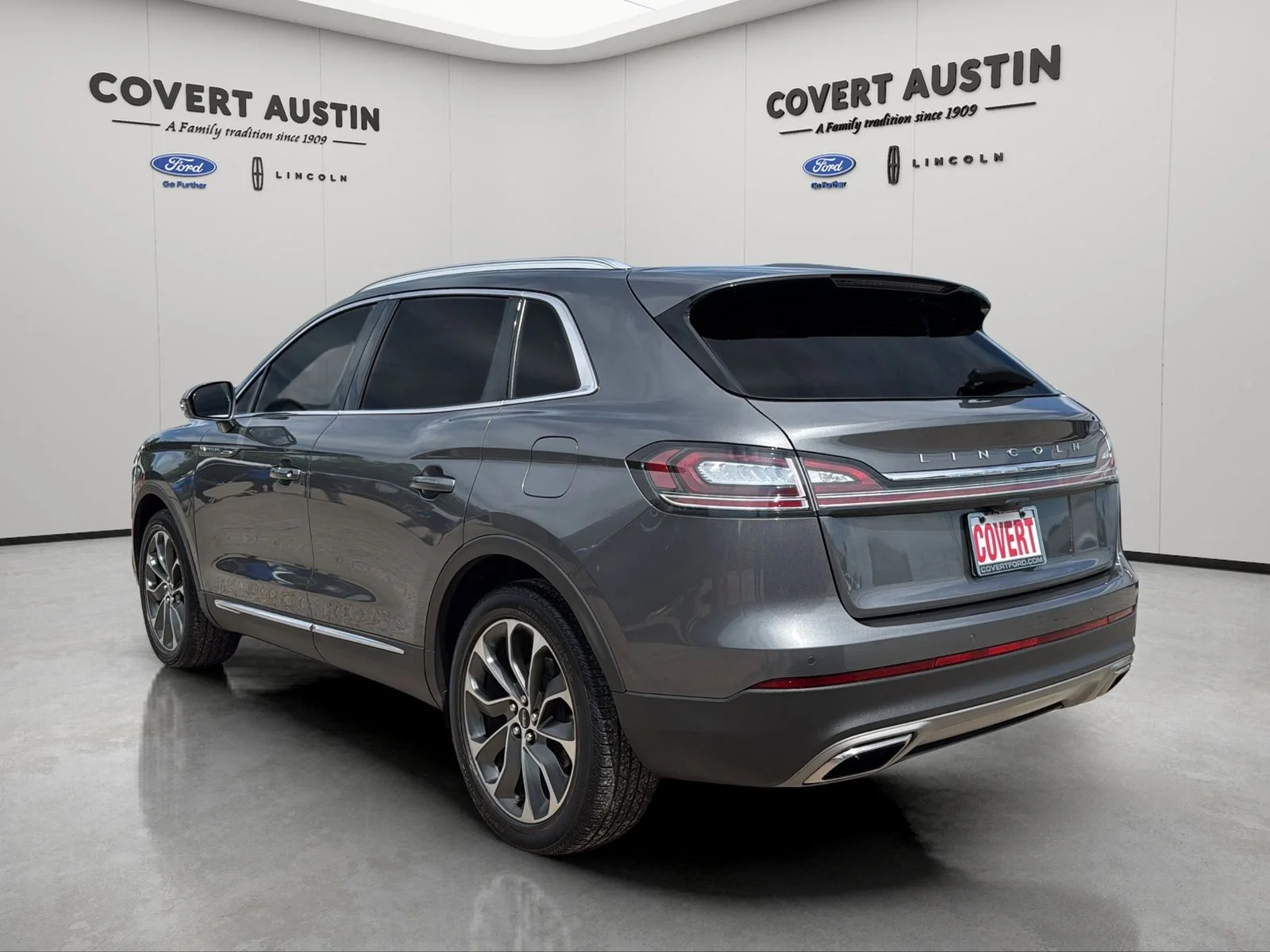 Used 2023 Gray Lincoln Reserve image 3