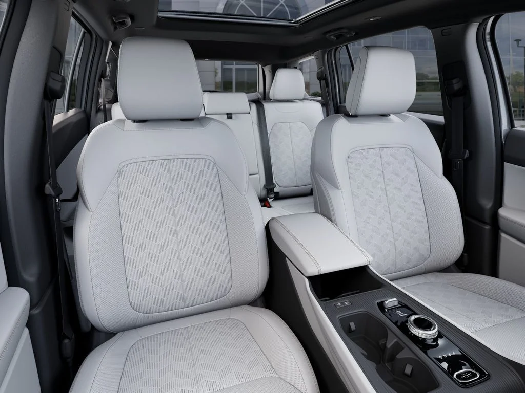 New 2026 Bright White Clear-Coat Exterior Paint Jeep Overland image 16