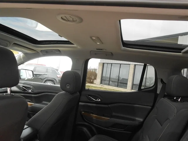 Used 2023 Ultra Blue Metallic GMC  image 6