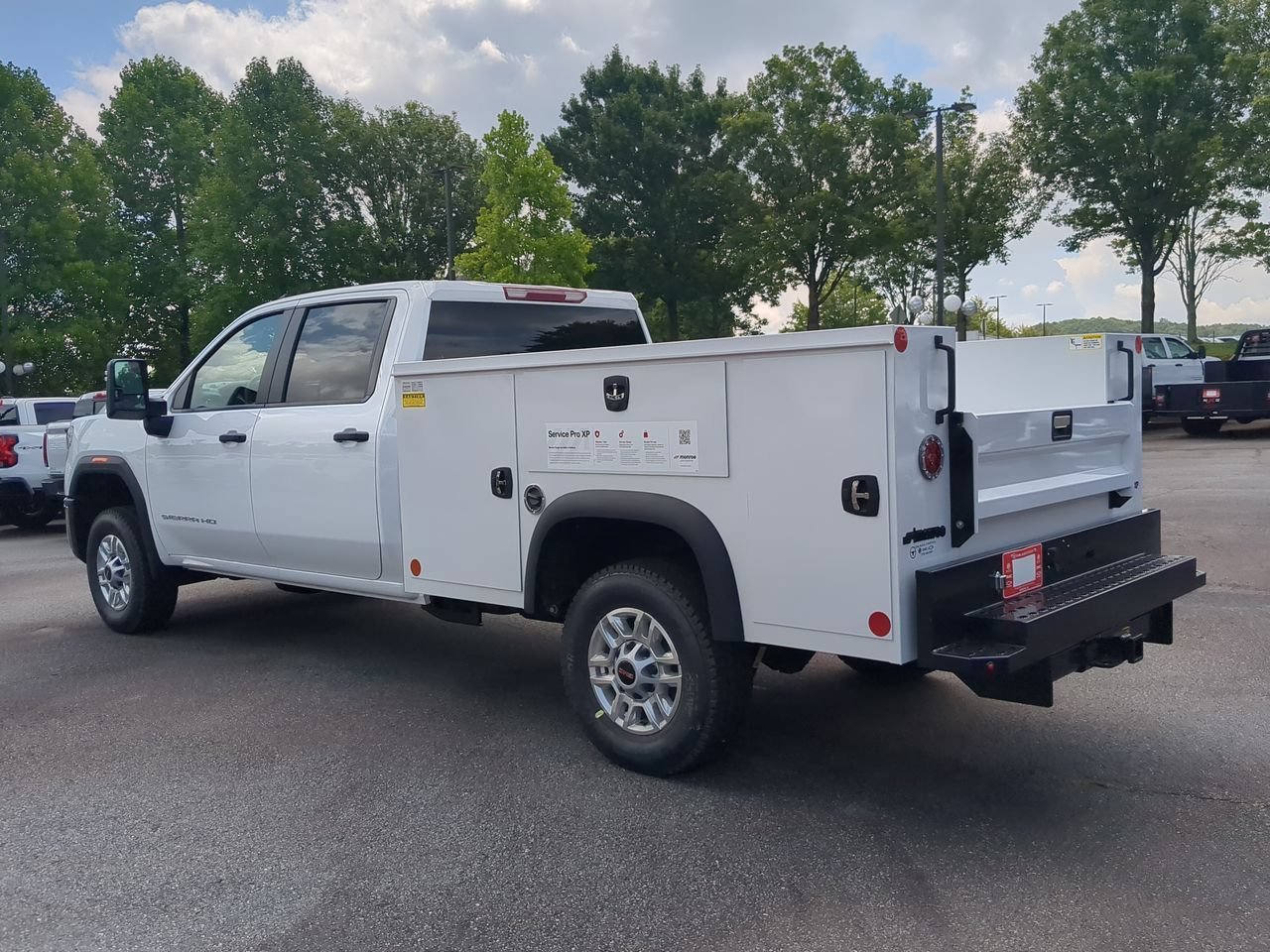New 2026 Summit White GMC Pro image 6