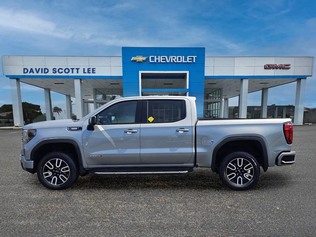 Used 2025 Sterling Metallic GMC AT4 image 14