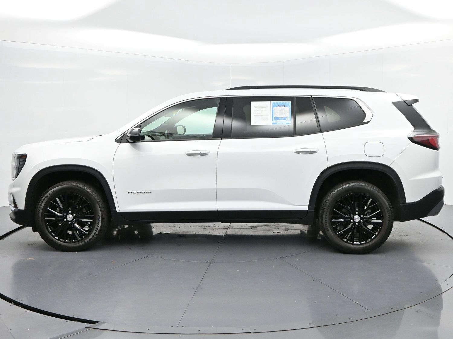 Used 2024 Summit White GMC FWD Elevation image 4