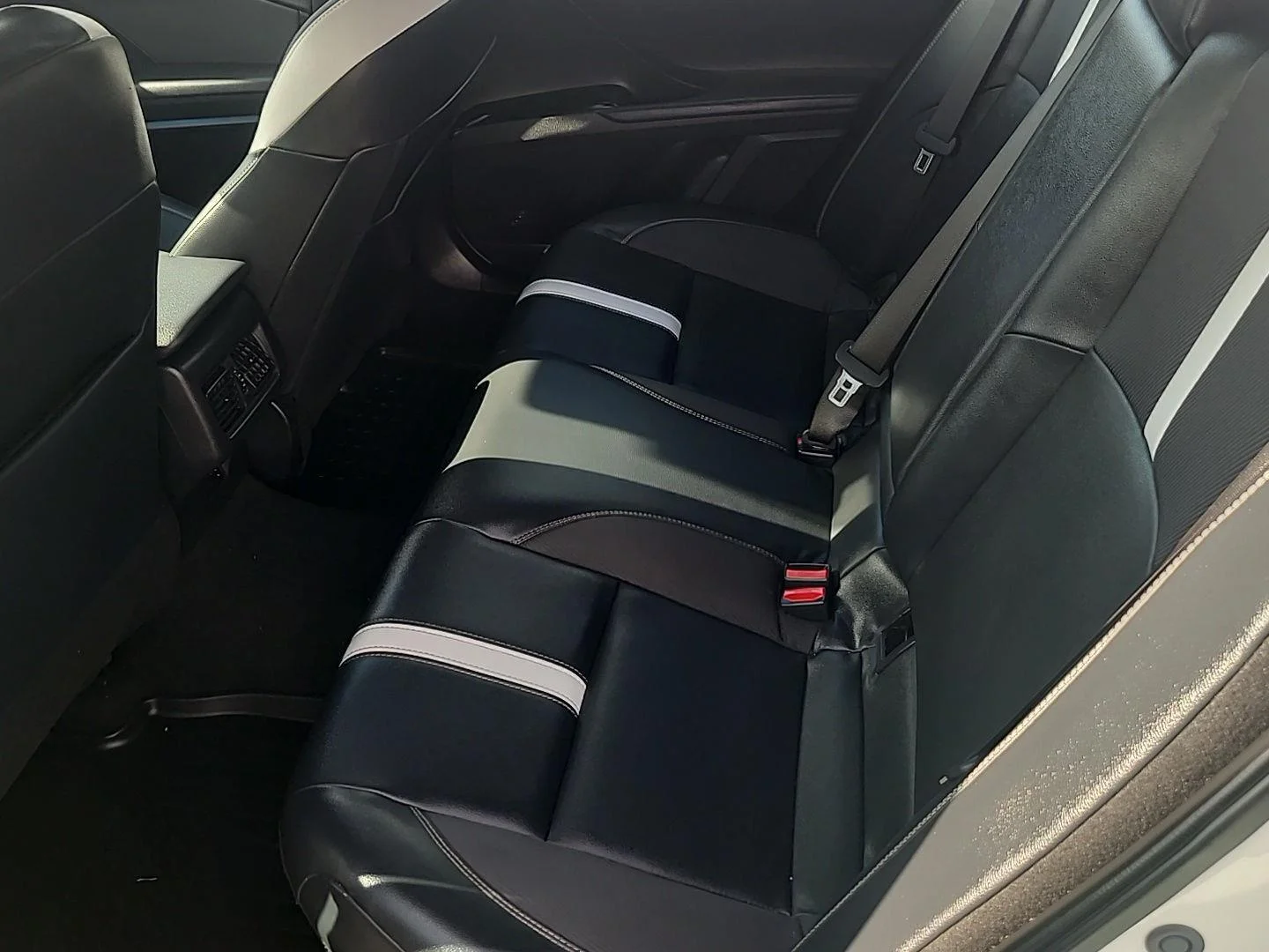 Used 2025 Ice Cap Toyota SE image 10