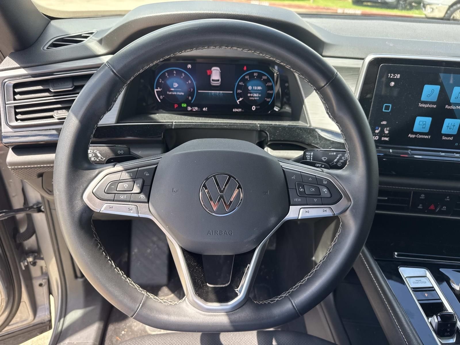 Used 2024 Silver Volkswagen 2.0T SE w/Technology image 21