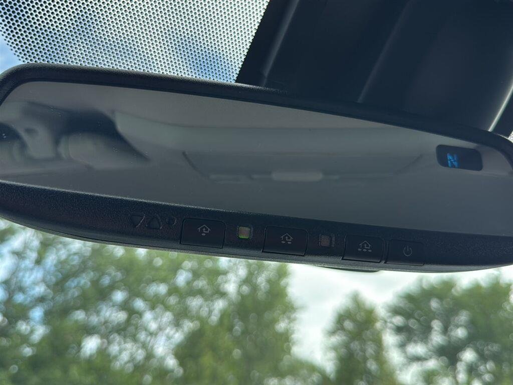 Used 2020 Midnight Black Metallic Toyota SR5 image 18