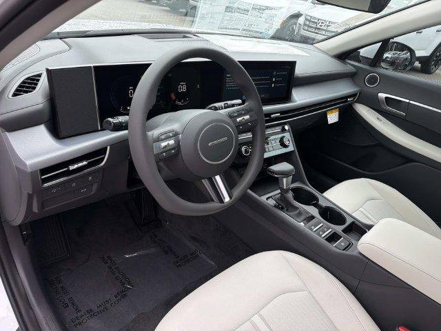 New 2026 White Hyundai SE image 11