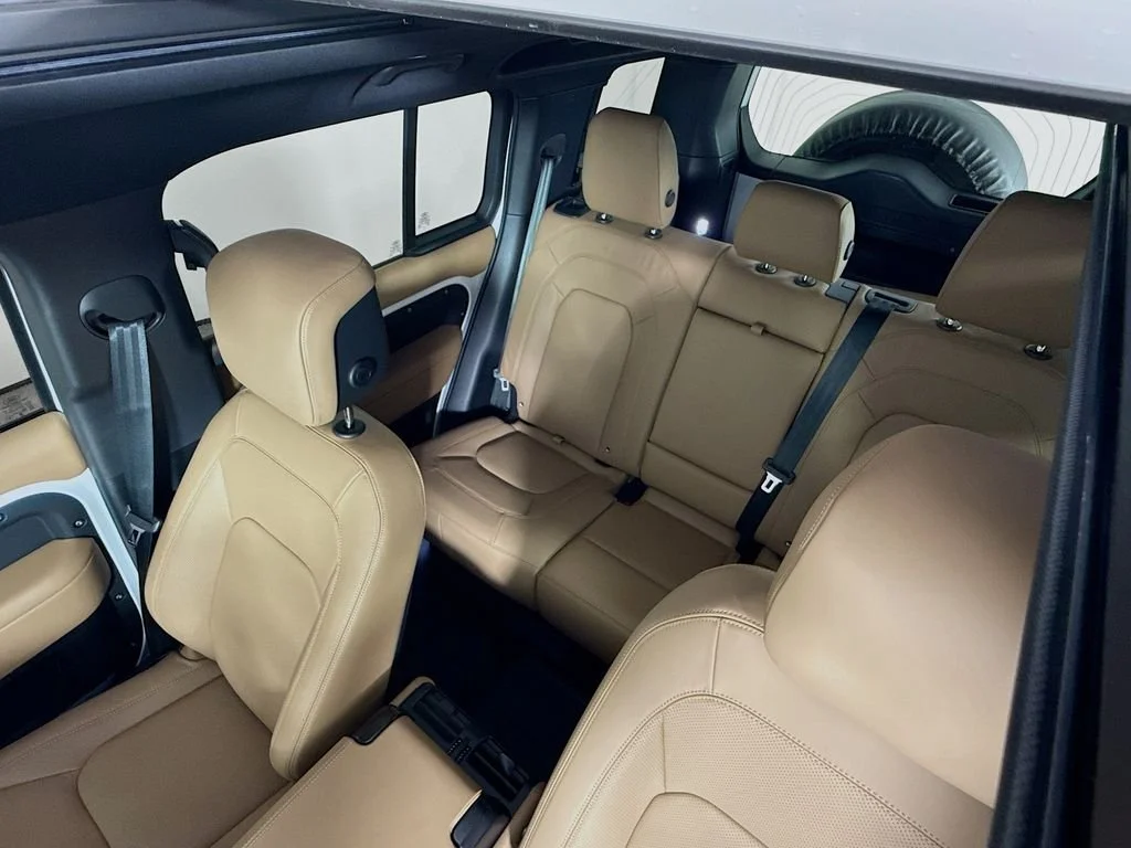 2026 Land Rover Defender X-Dynamic SE - Photo 14