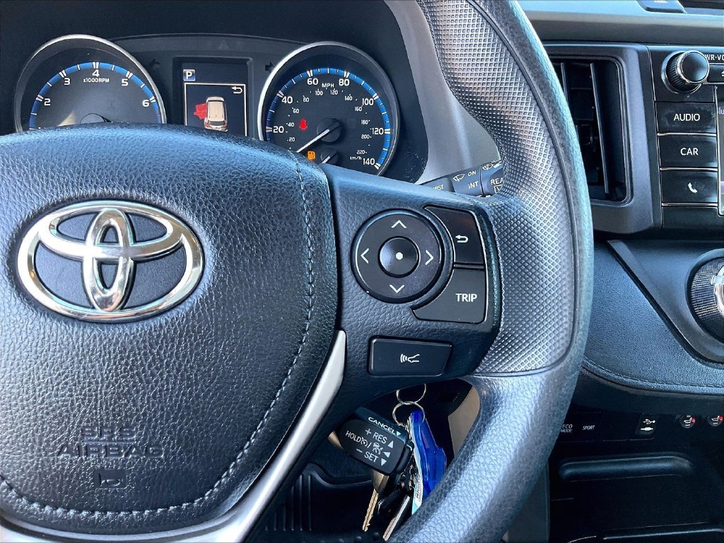 Used 2018 White Toyota LE image 23