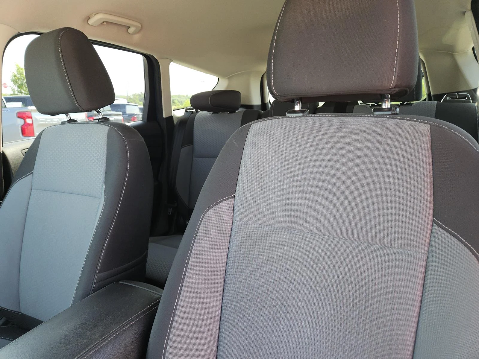 Used 2017 Lightning Blue Metallic Ford SE FWD image 24