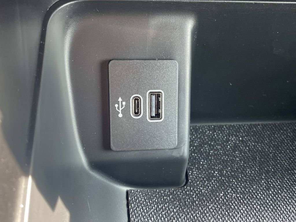 New 2026 Agate Black Metallic Ford XLT image 19