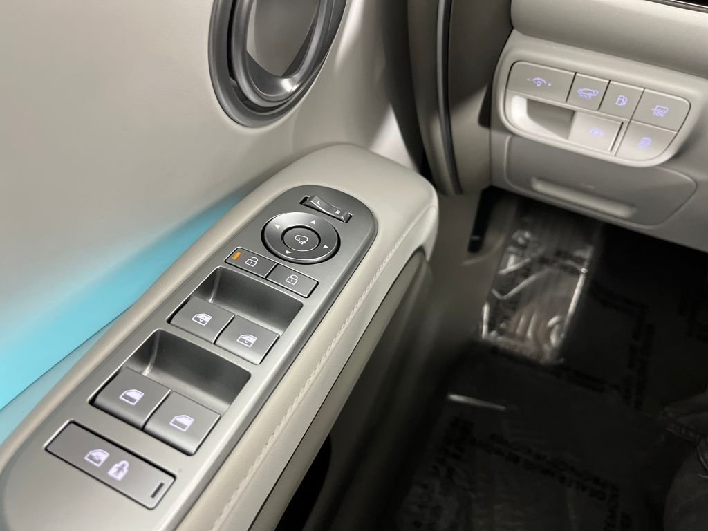 New 2026 Black Hyundai SEL Premium image 17