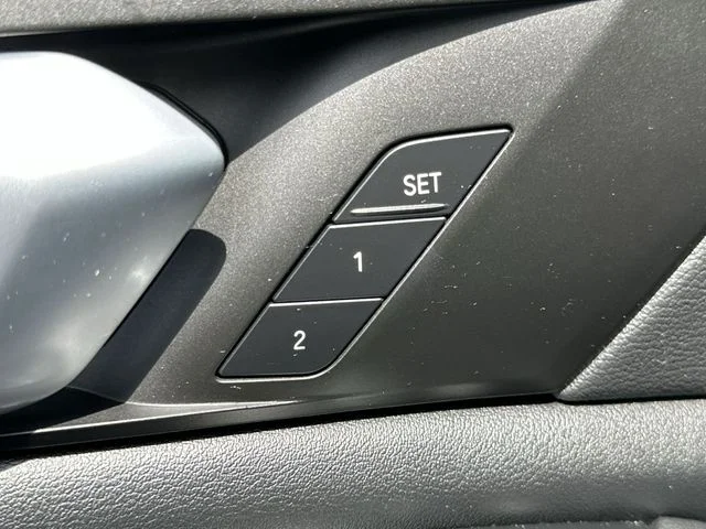Used 2023 Gray BMW xDrive40i image 24