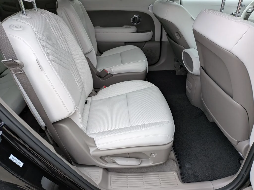 New 2026 Black Hyundai SEL Premium image 32