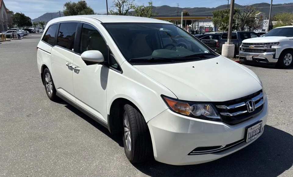 Used 2016 White Honda SE image 2