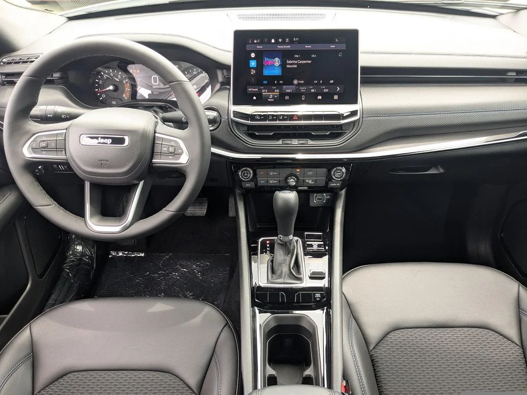 New 2026 Bright White Clear-Coat Exterior Paint Jeep Latitude image 16
