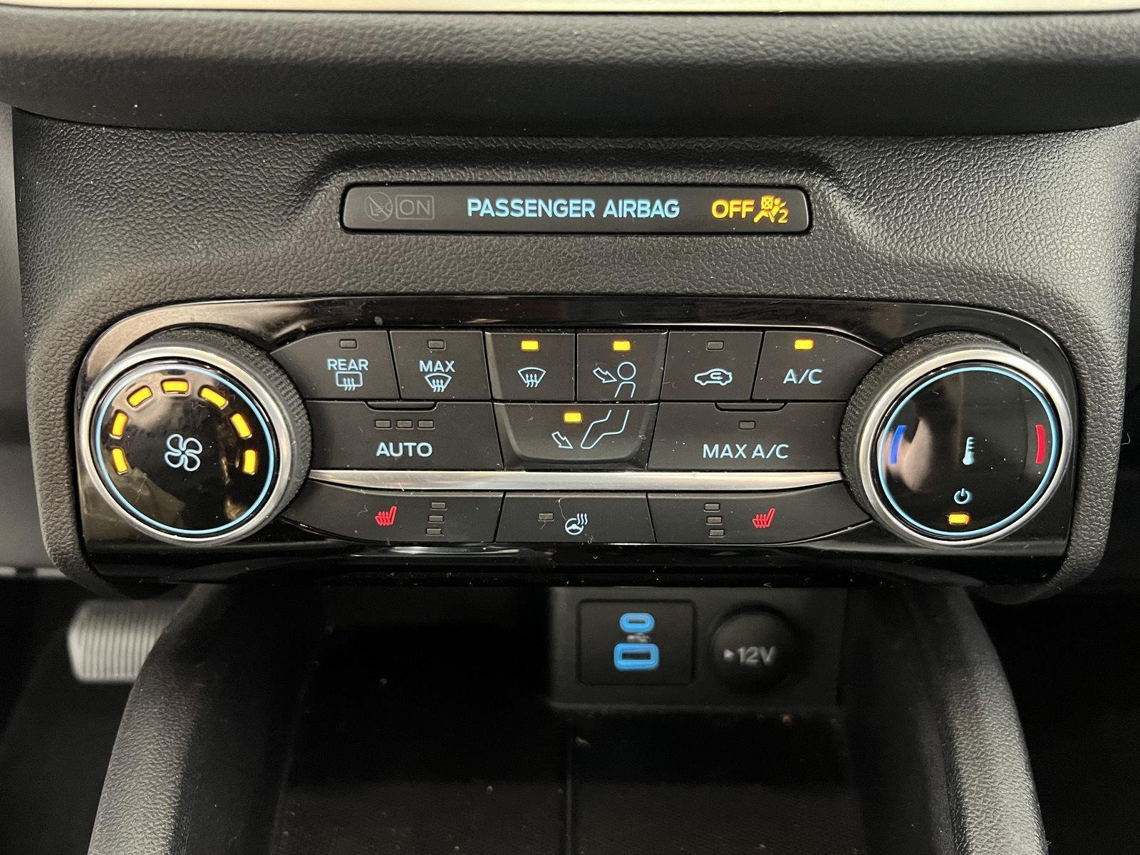 Used 2022 Oxford White Ford SE image 18