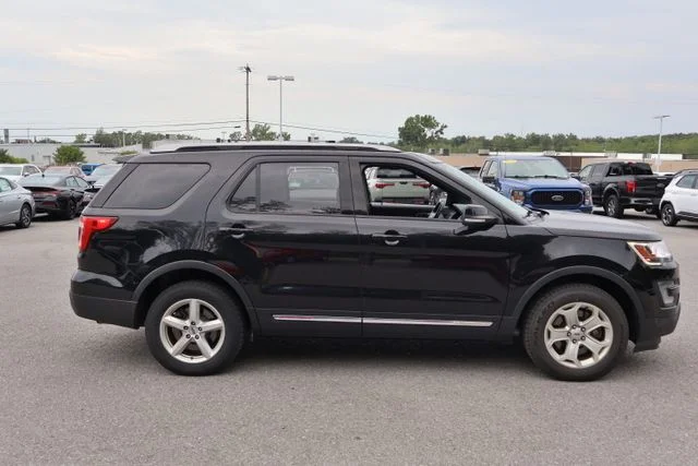 Used 2017 Black Ford XLT image 8