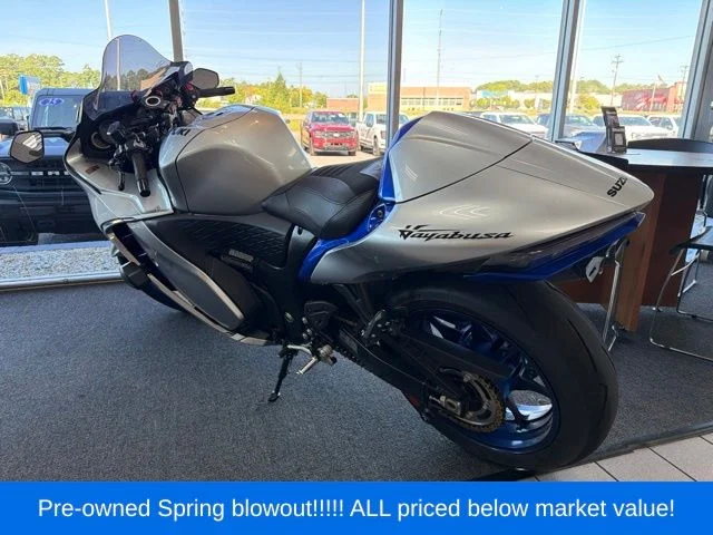Used 2025 Silver Suzuki R image 5
