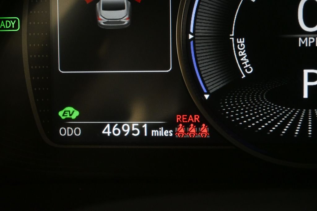 Used 2020 Red Lexus 300h Luxury image 9