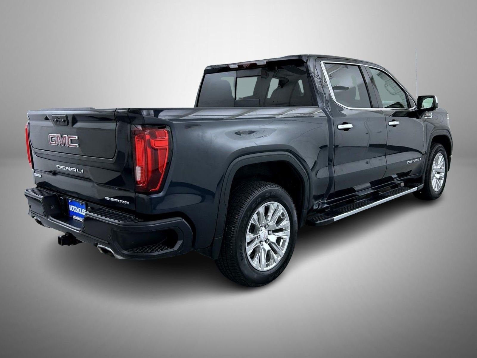 Used 2023 Silver GMC Denali image 5