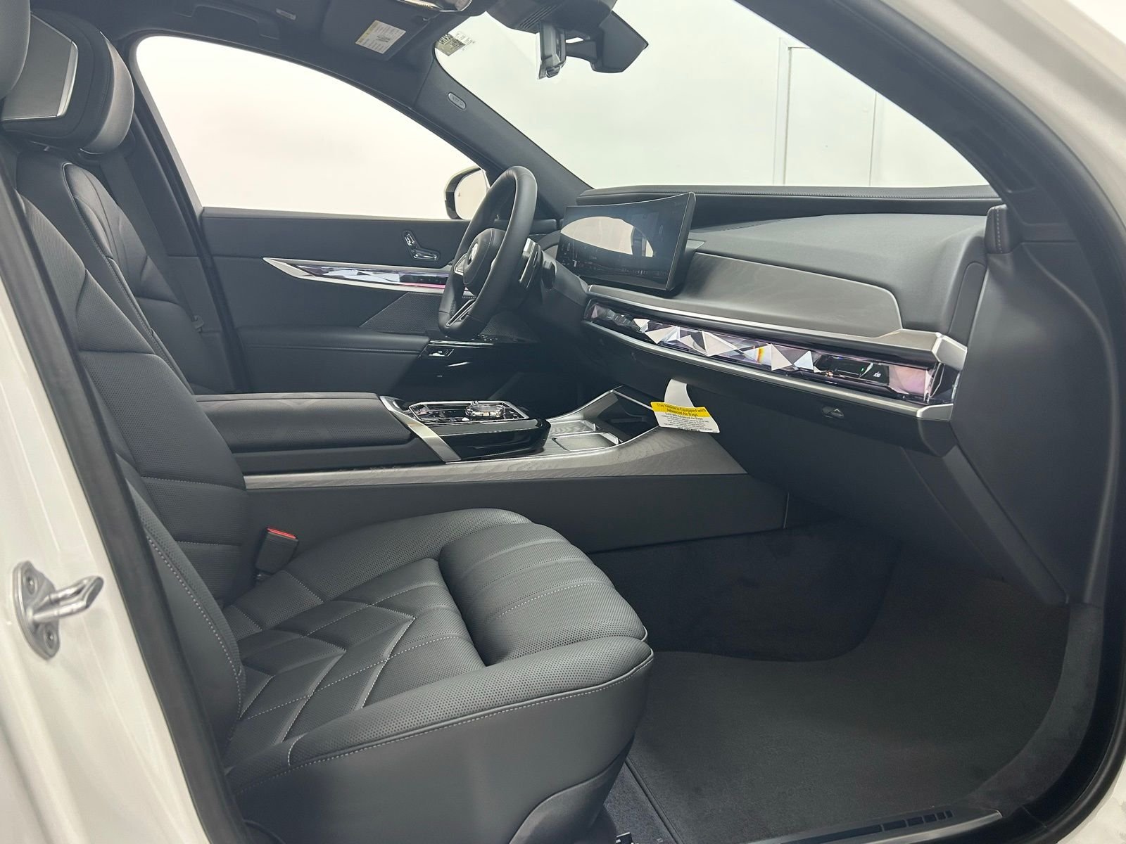 2025 BMW 7 Series 760i - Photo 40