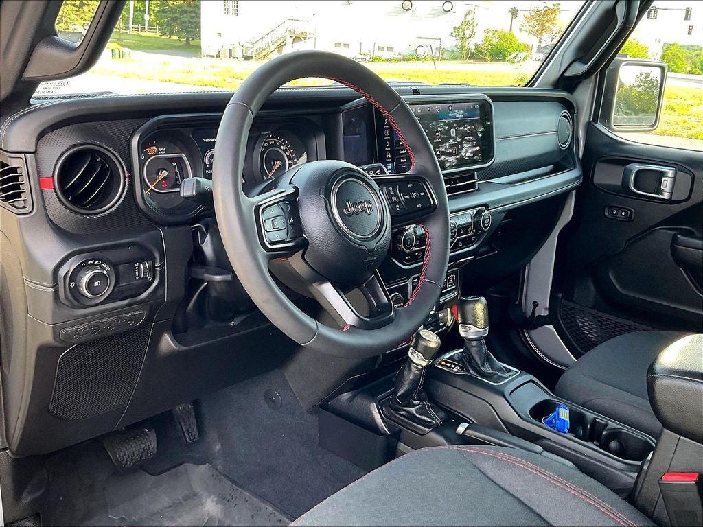 Used 2024 Silver Jeep Rubicon image 8
