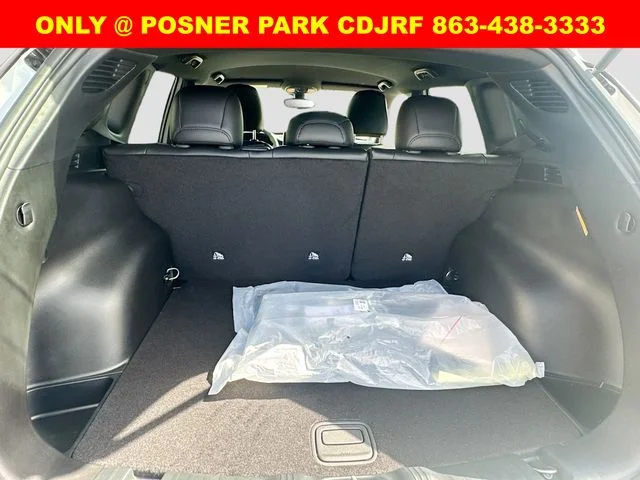 New 2026 Bright White Clear-Coat Exterior Paint Jeep Latitude image 26