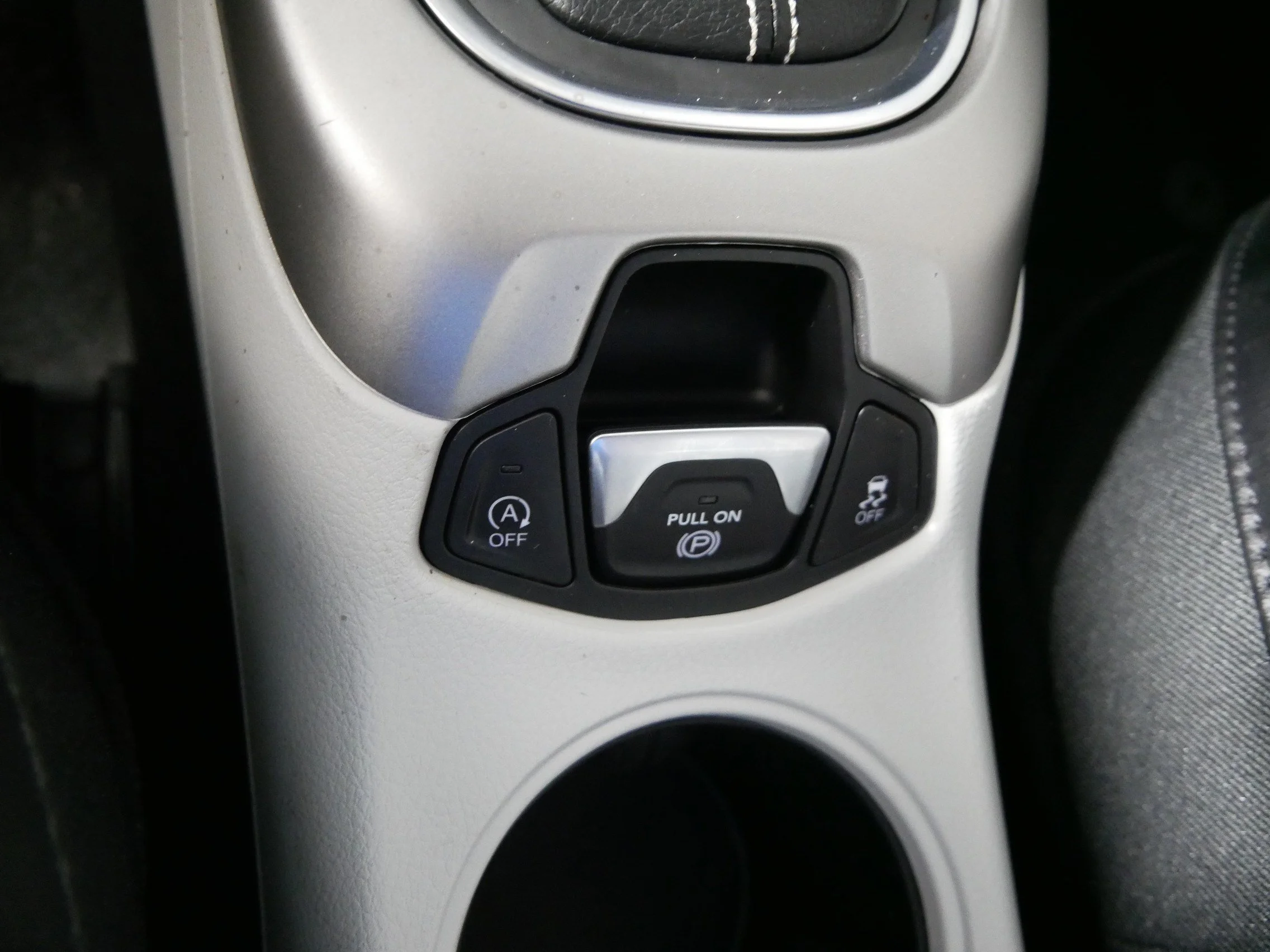 Used 2017 Diamond Black Crystal Pearlcoat Jeep Latitude image 30