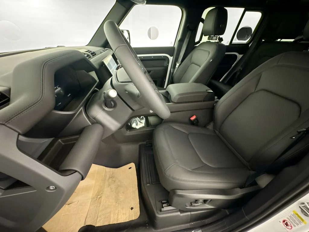 New 2026 Fuji White Land Rover X-Dynamic SE image 21