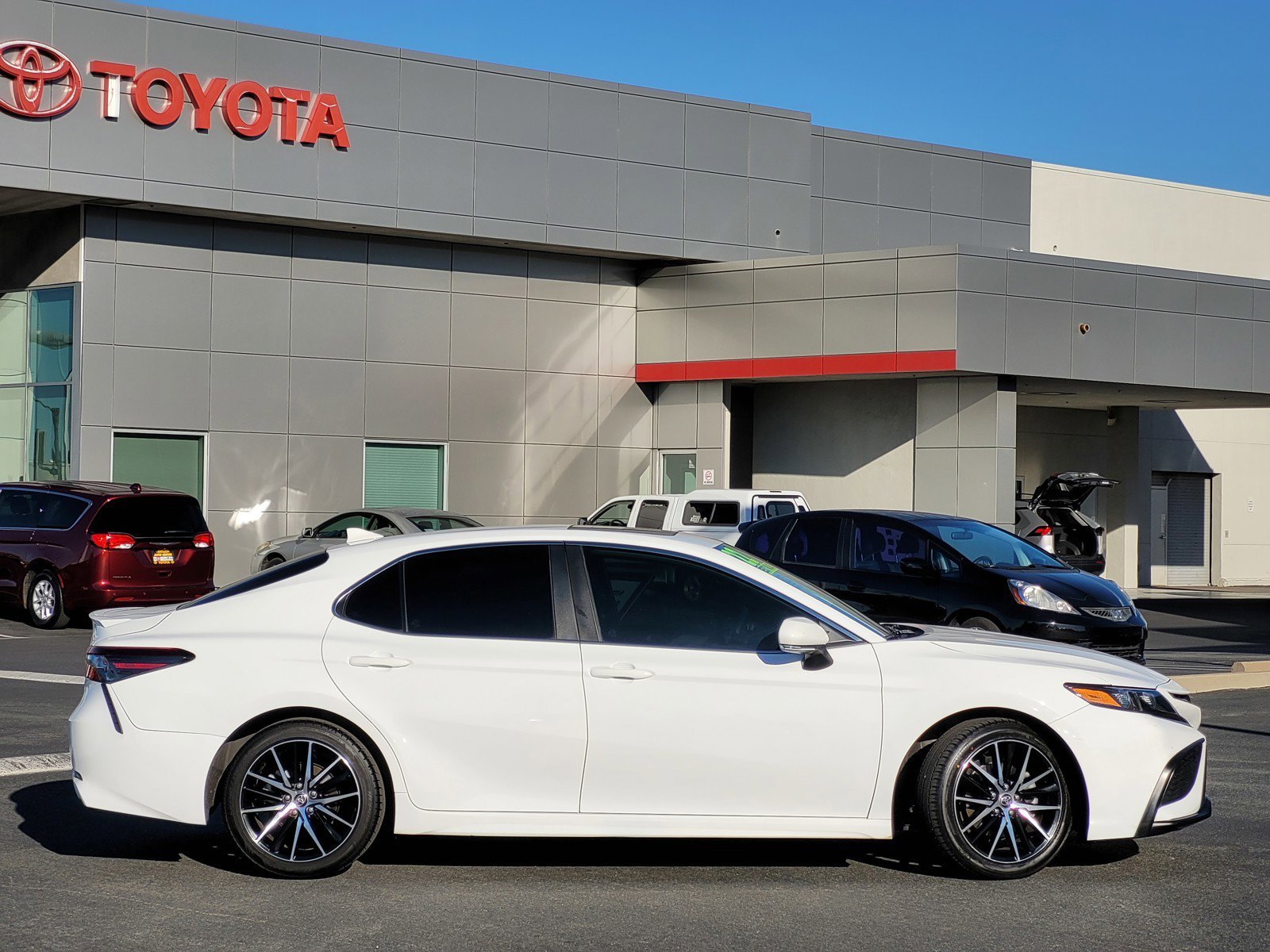 2022 Toyota Camry SE photo 3