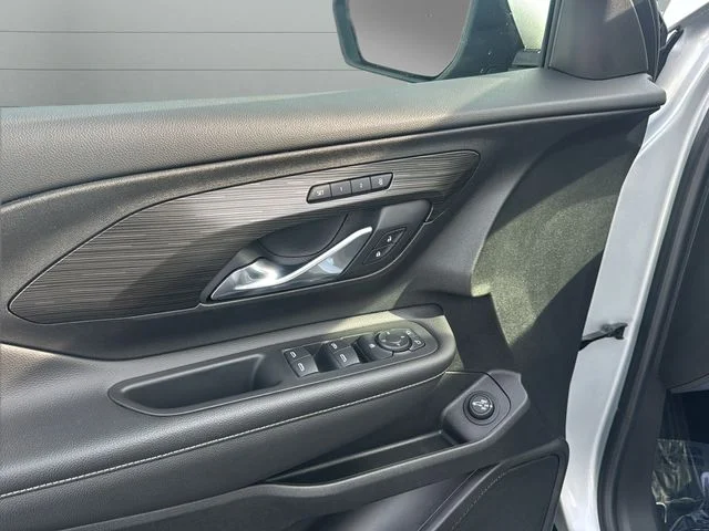Certified Used 2022 Silver GMC SLT image 9
