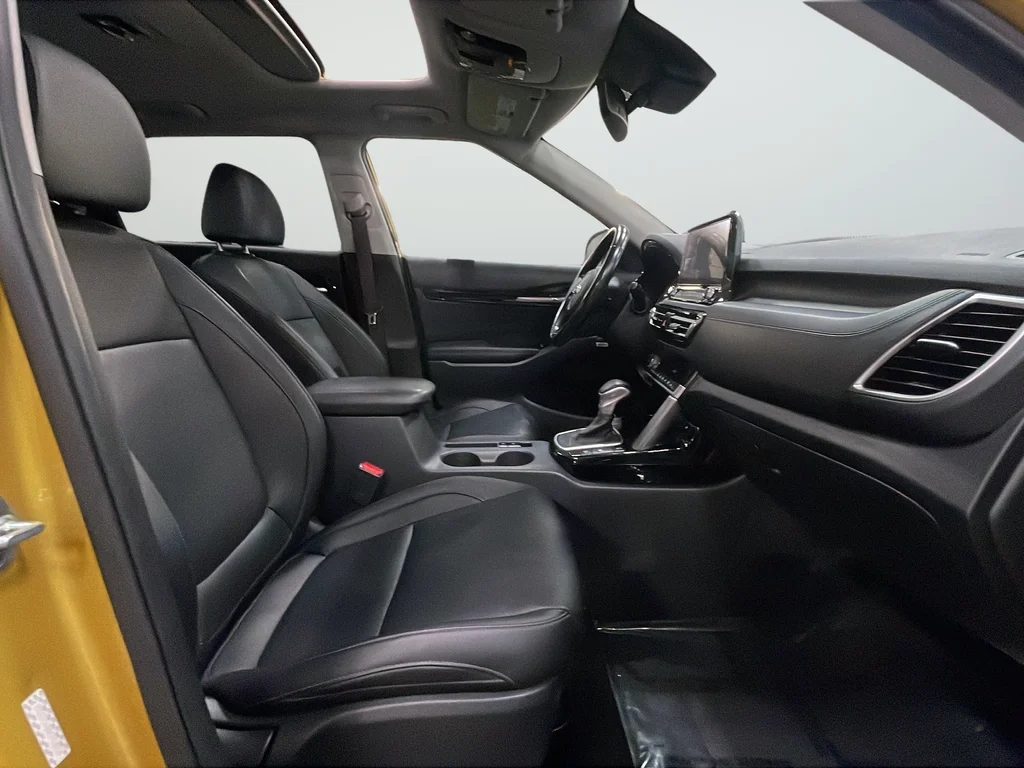 Used 2021 Yellow Kia SX image 26