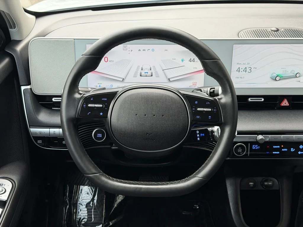 Used 2024 White Hyundai SEL image 16