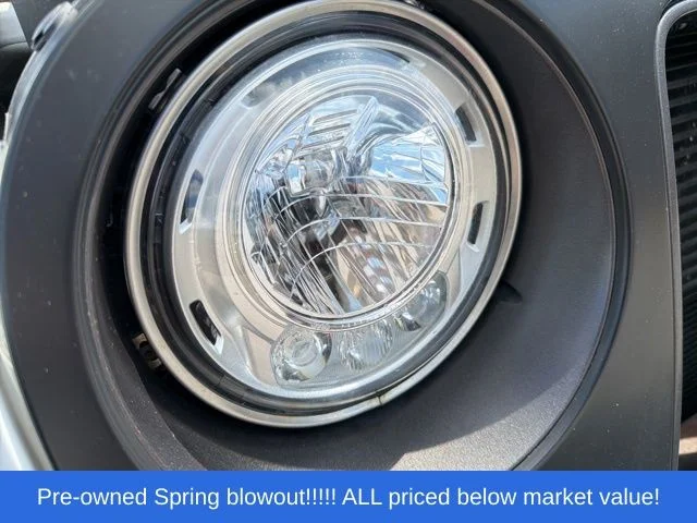 Used 2018 White Jeep Unlimited Rubicon image 28