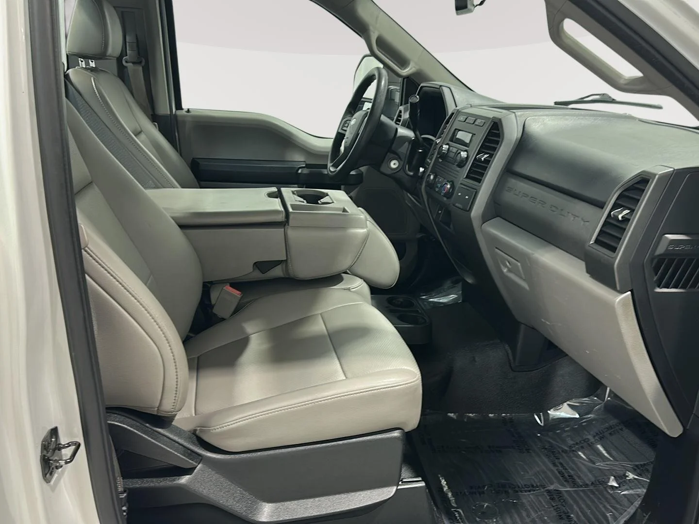 Used 2019 White Ford XL image 18