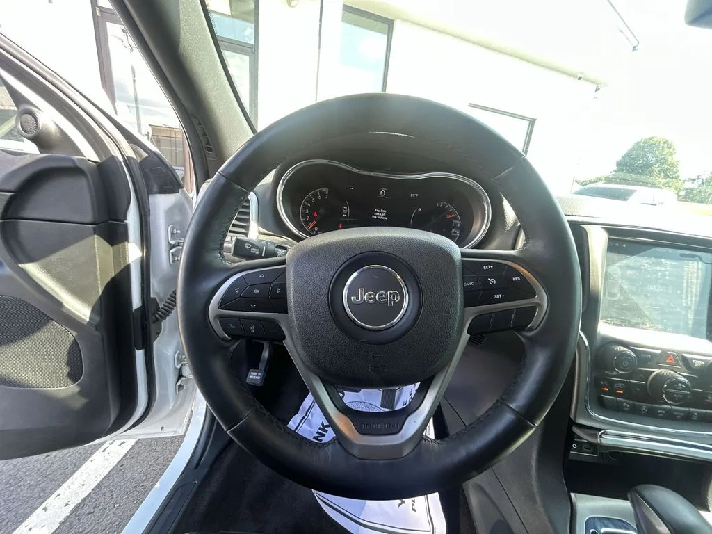 Used 2018 White Jeep Altitude image 20
