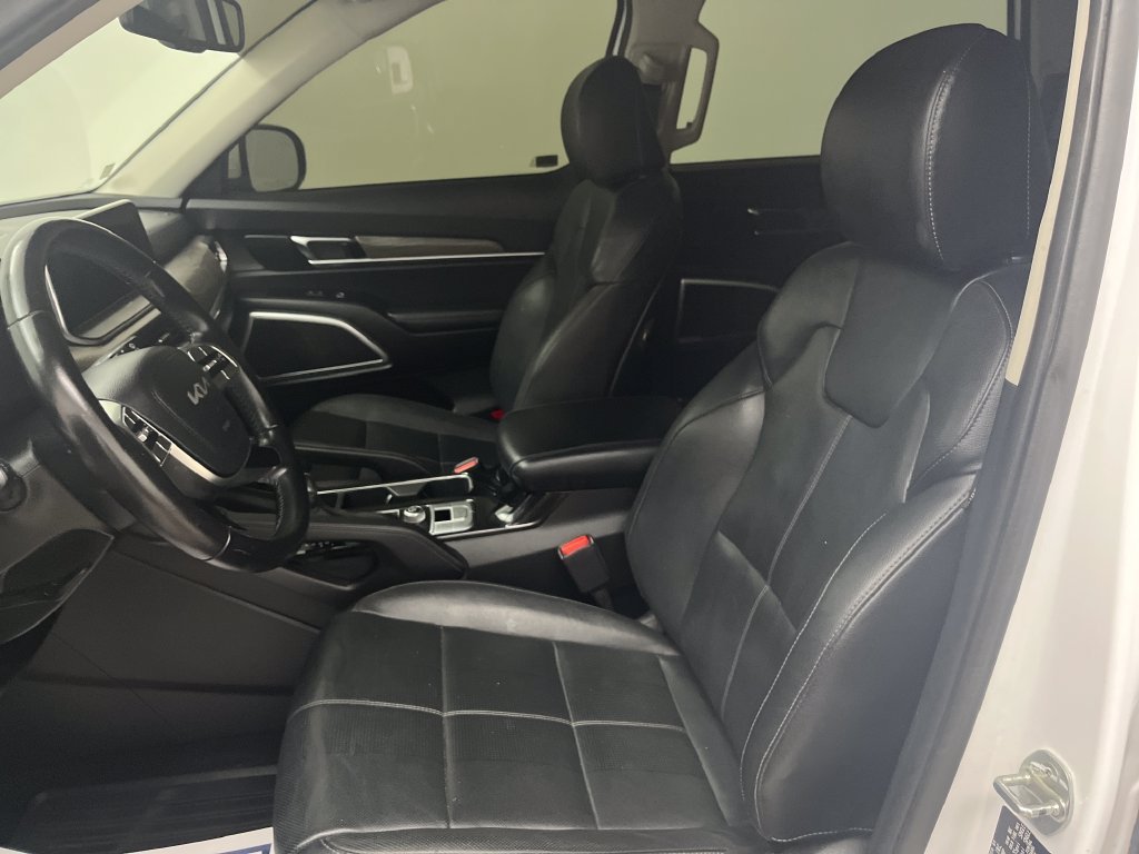 Used 2022 White Kia EX image 13