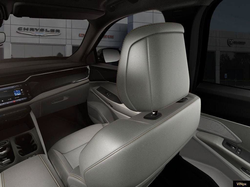 New 2026 Diamond Black Crystal Pearl-Coat Exterior Paint Jeep Limited image 18