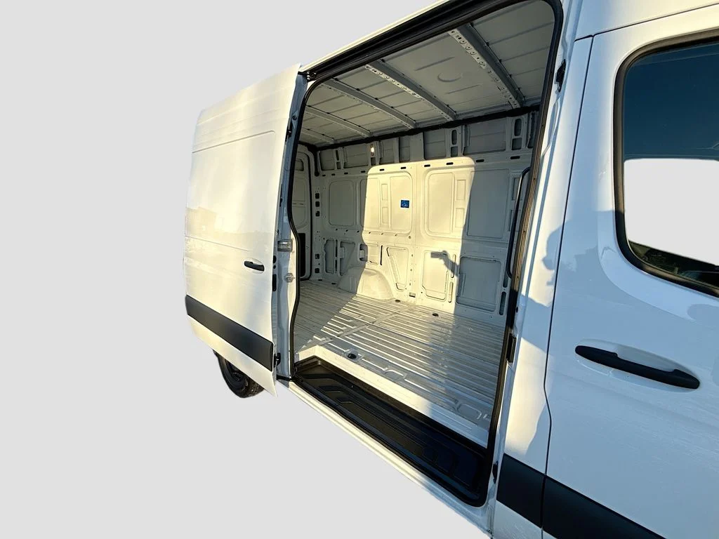 Used 2025 White Mercedes-Benz Cargo 144 WB image 24