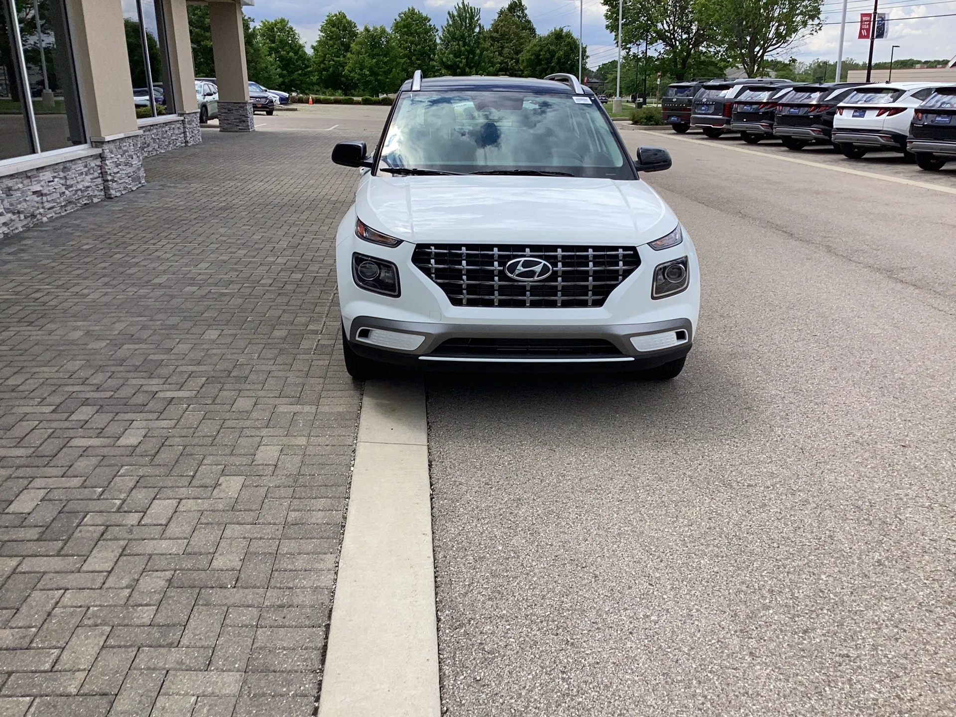 New 2026 Lunar White/Black Roof Hyundai SEL w/Two-Tone Roof image 9