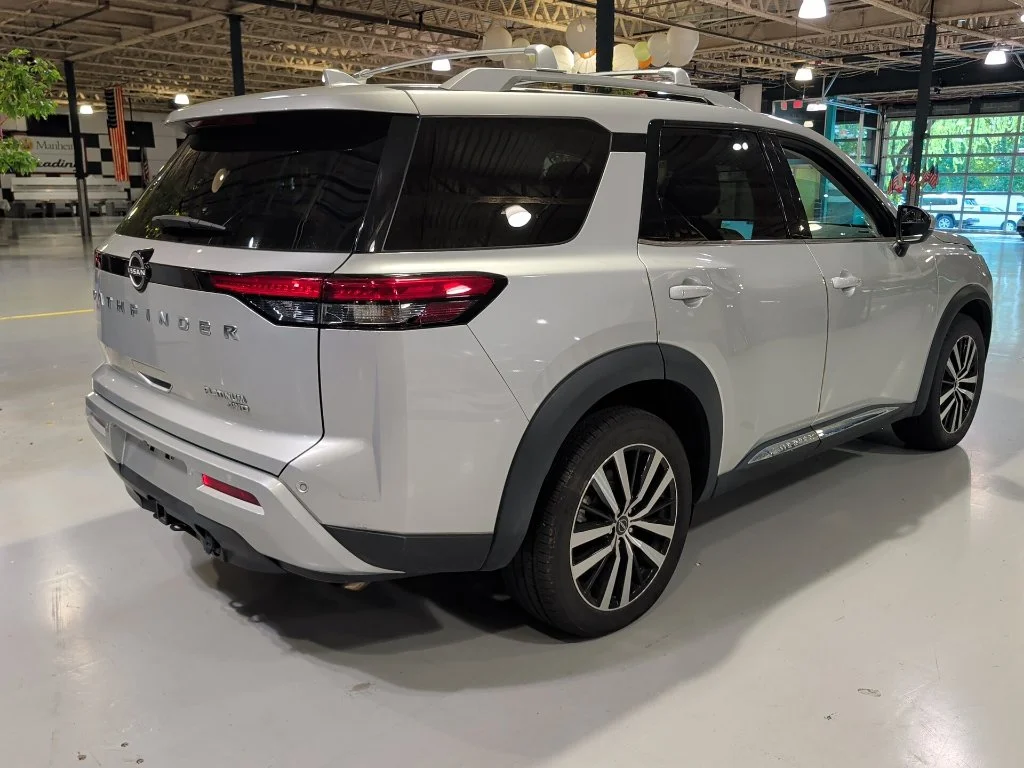 2023 Nissan Pathfinder Platinum - Photo 11
