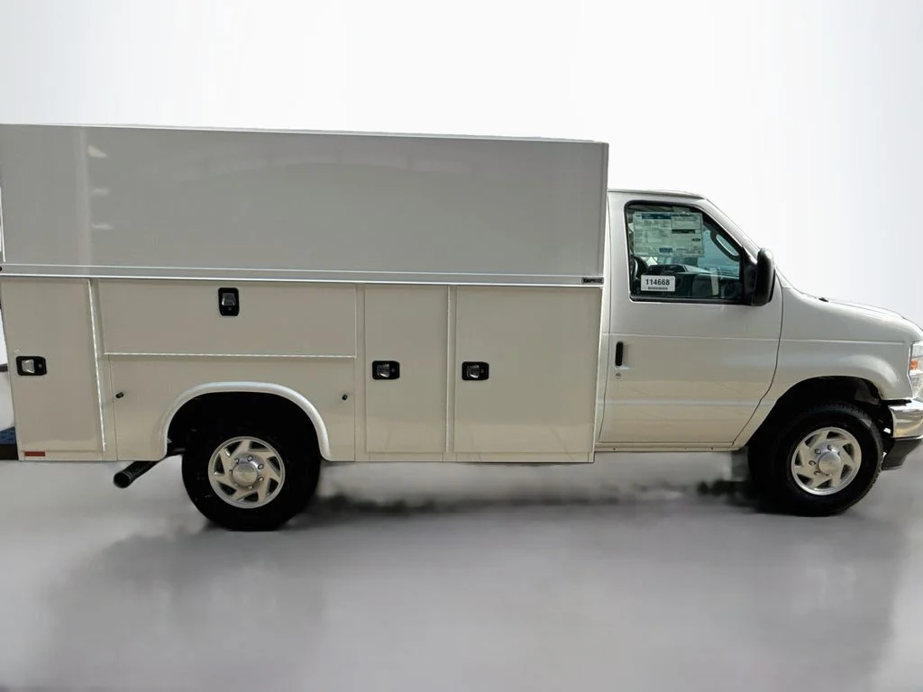 New 2027 Oxford White Ford E-350 SRW image 8