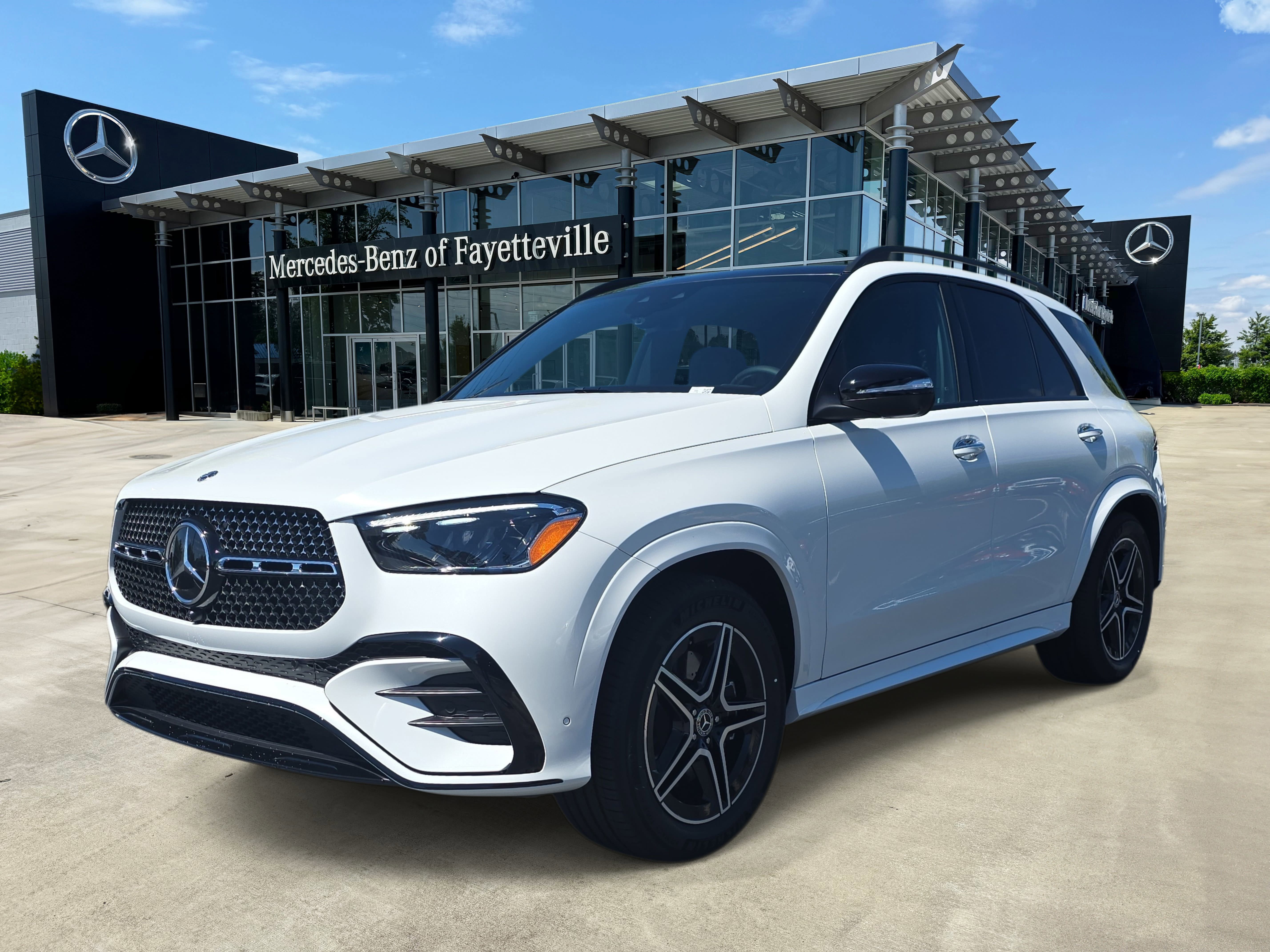 New 2026 MANUFAKTUR Moonlight White Metallic Mercedes-Benz GLE450 image 1