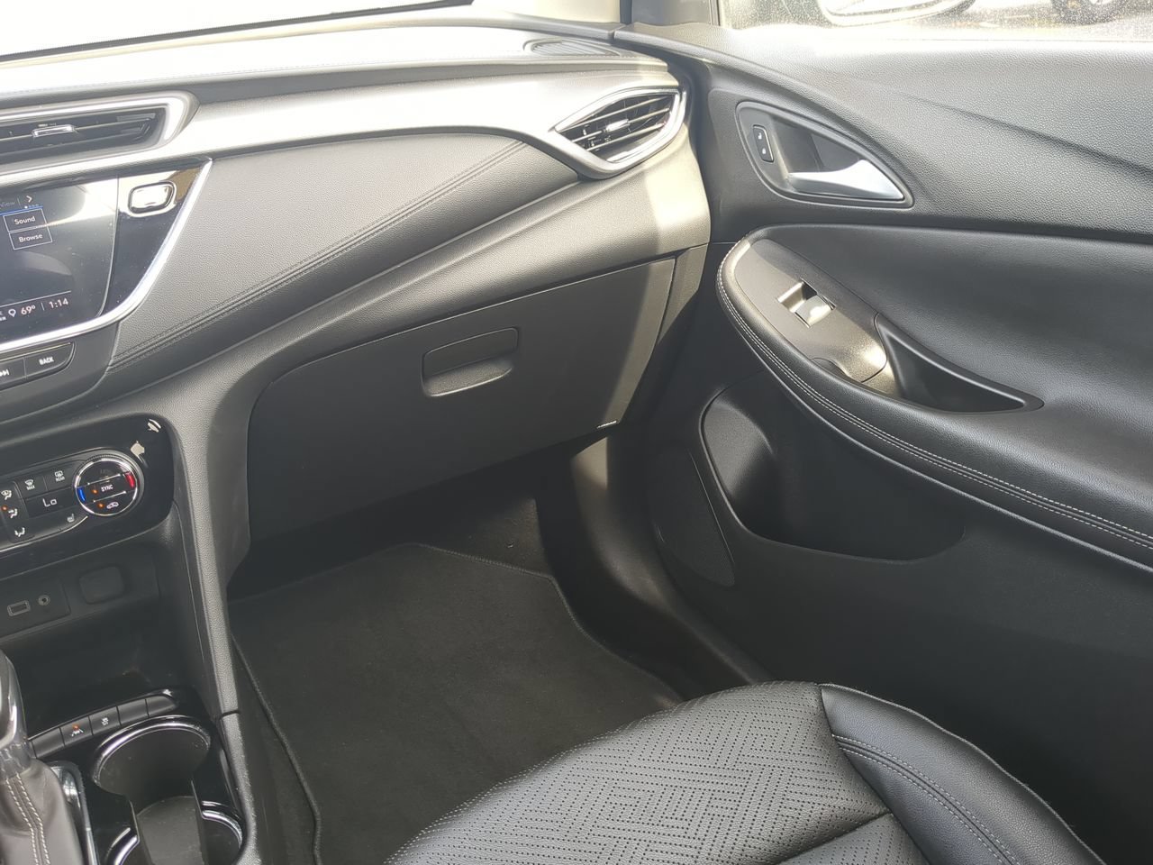 Used 2023 Ebony Twilight Metallic Buick Essence image 17