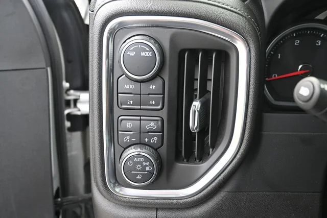 Used 2022 Silver Ice Metallic Chevrolet High Country image 11