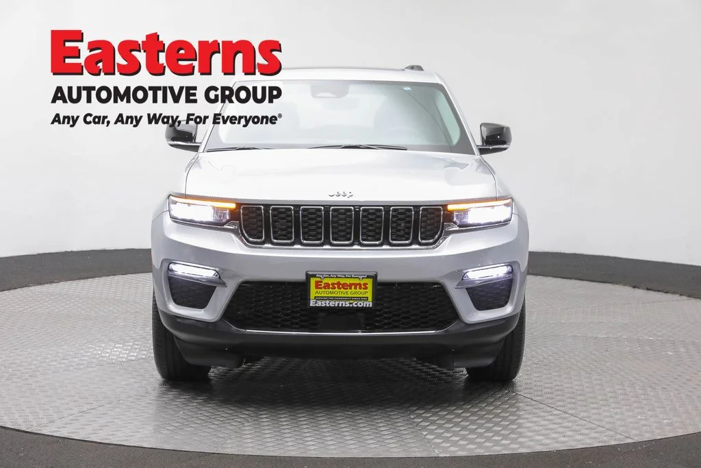 Used 2022 Silver Jeep 4xe image 2