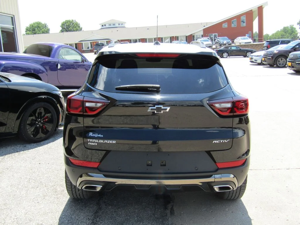 Used 2025 Black Chevrolet ACTIV image 4