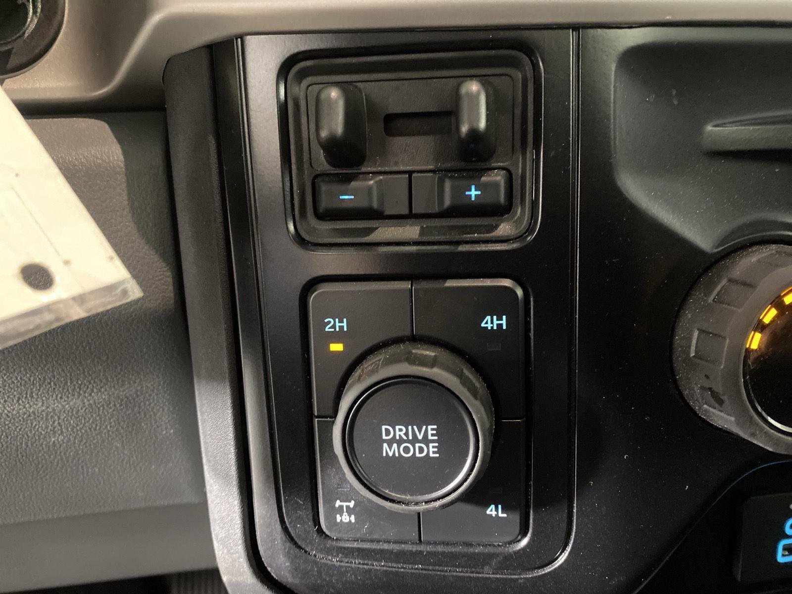 Used 2025 Oxford White Ford XLT image 42